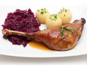 .. martinigansl mit rotkraut und erdpfelkndel