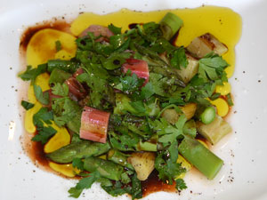.. salat mit grünem spargel und rhabarber